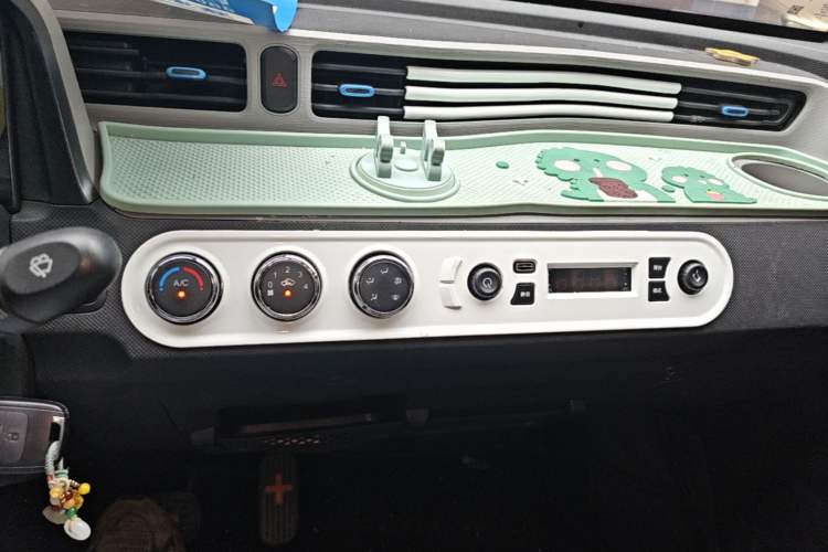 Used Wuling Hongguang MINIEV 2020 Enjoy Edition Lithium-Ion Battery Audio And AC Panel