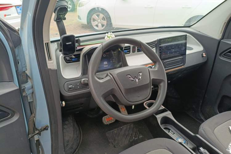 Used Wuling Hongguang MINIEV 2020 Freedom Version Lithium Iron Phosphate Center Console