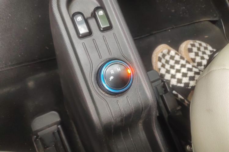 Used Wuling Hongguang MINIEV 2020 Enjoyment Model Lithium Iron Phosphate Gear Lever