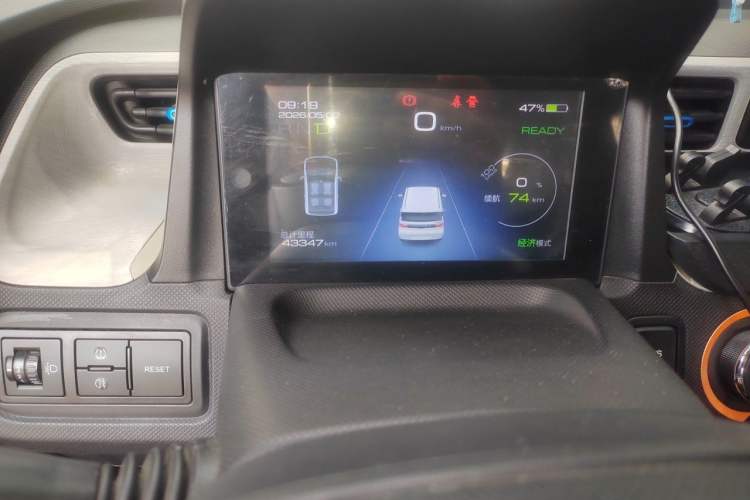 Used Wuling Hongguang MINIEV 2020 Enjoyment Model Lithium Iron Phosphate Odometer Close Up