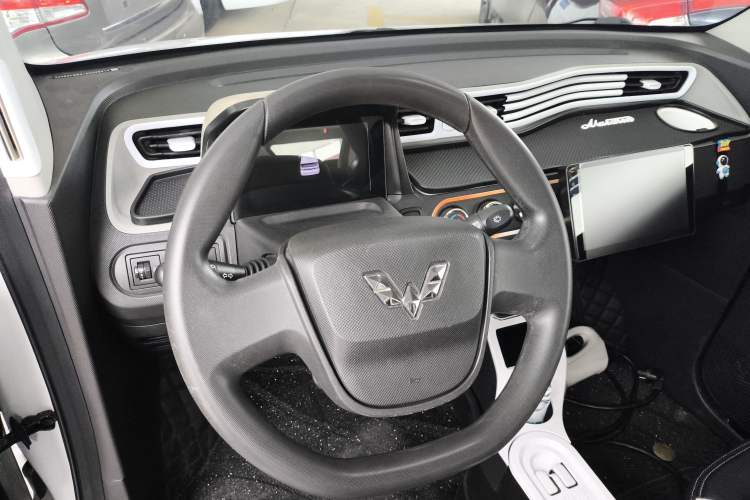 Used Wuling Hongguang MINIEV 2020 Freedom Version Lithium Iron Phosphate Steering Wheel