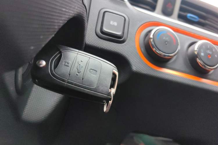 Used Wuling Hongguang MINIEV 2020 Enjoyment Model Lithium Iron Phosphate Vehicle Key