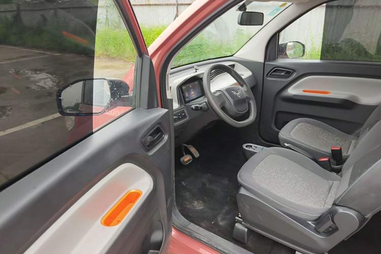 Used Wuling Hongguang MINIEV 2020 Freedom Version Lithium Iron Phosphate Driver Seat