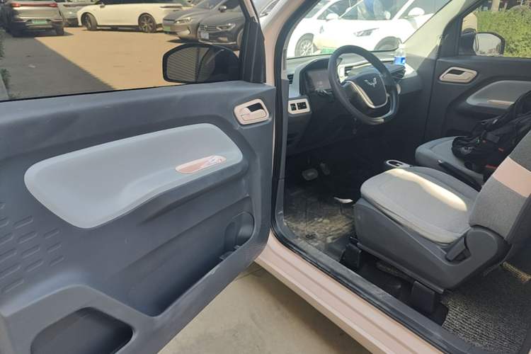 Used Wuling Hongguang MINIEV 2020 Zizai Version Lithium-NMC Driver Seat