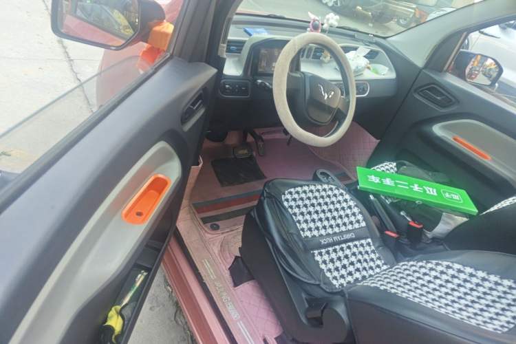 Used Wuling Hongguang MINIEV 2020 Freedom Version Lithium Iron Phosphate Driver Seat