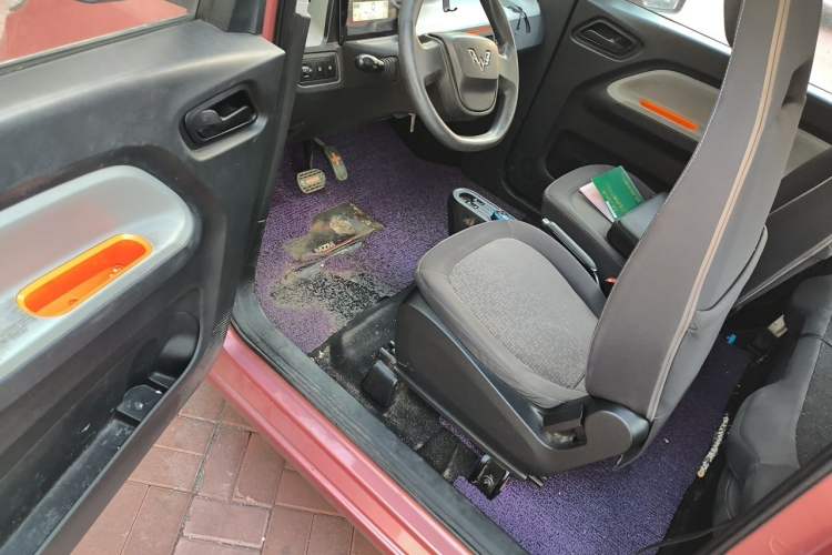 Used Wuling Hongguang MINIEV 2020 Easy Version Lithium-Ion Battery Driver Seat
