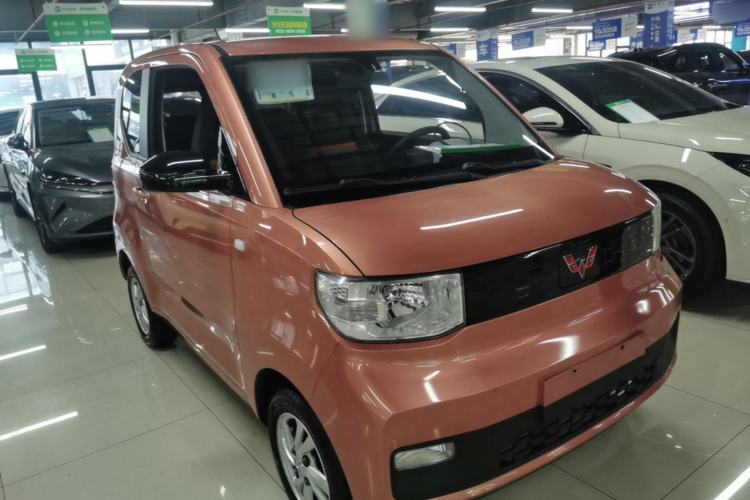 Used Wuling Hongguang MINIEV 2020 Enjoyment Model Lithium Iron Phosphate Front Right 45 Deg