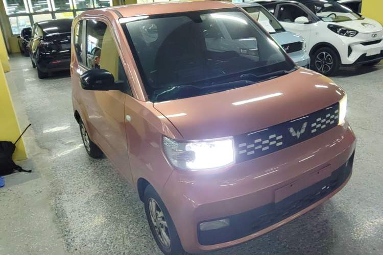 Used Wuling Hongguang MINIEV 2020 Enjoyment Model Lithium Iron Phosphate Front Right 45 Deg