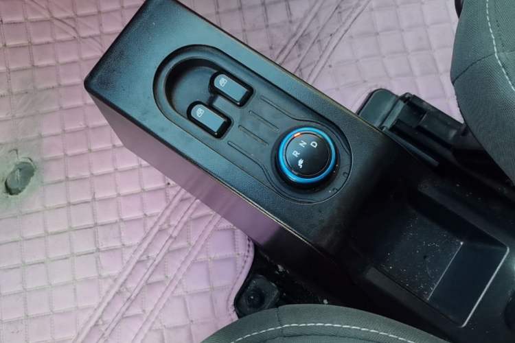 Used Wuling Hongguang MINIEV 2020 Zizai Version Lithium-NMC Gear Lever