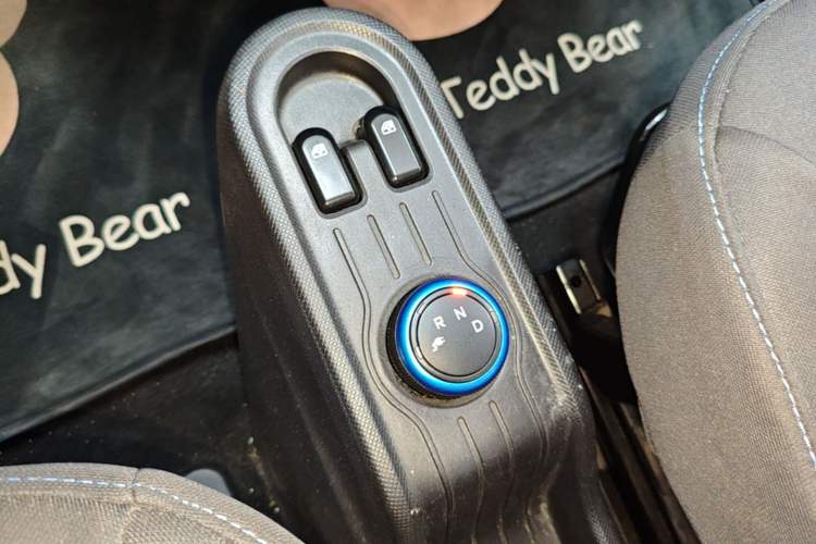 Used Wuling Hongguang MINIEV 2020 Enjoy Edition Lithium-Ion Battery Gear Lever