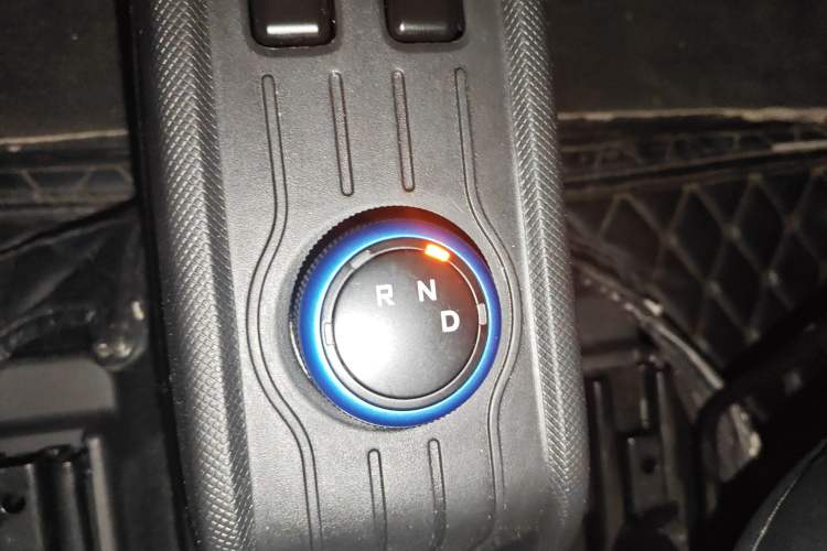 Used Wuling Hongguang MINIEV 2020 Easy Version Lithium-Ion Battery Gear Lever
