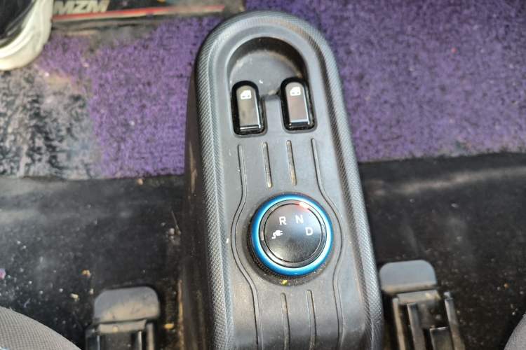 Used Wuling Hongguang MINIEV 2020 Easy Version Lithium-Ion Battery Gear Lever