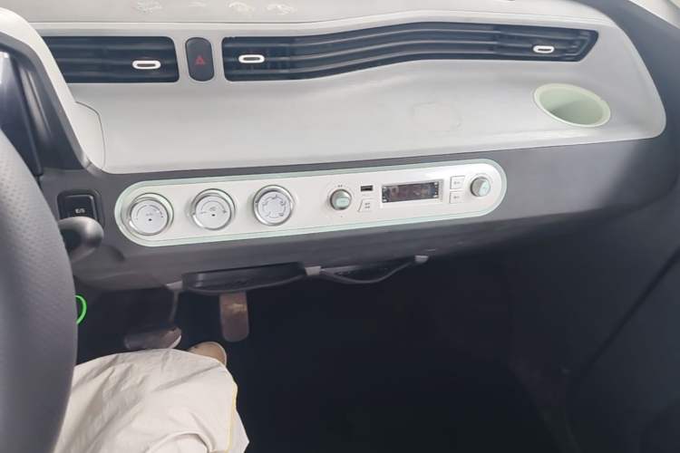 Used Wuling Hongguang MINIEV 2020 Zizai Version Lithium-NMC Audio And AC Panel