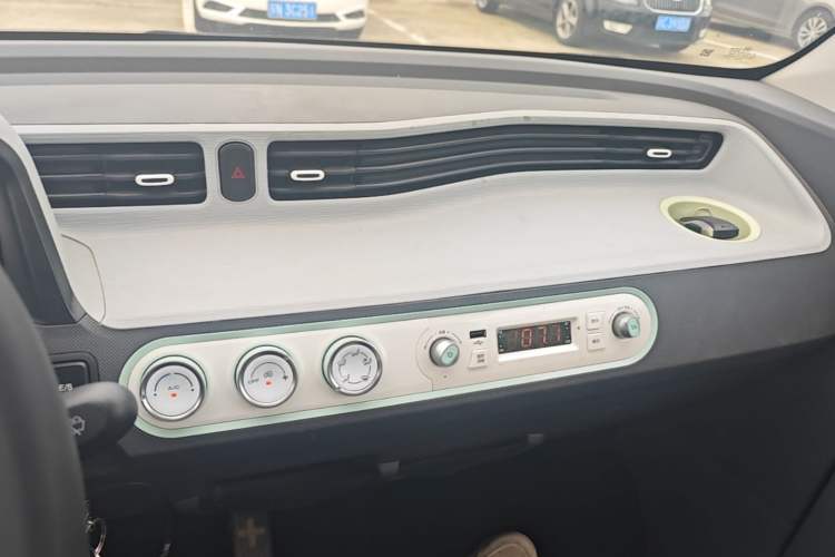 Used Wuling Hongguang MINIEV 2020 Freedom Version Lithium Iron Phosphate Audio And AC Panel