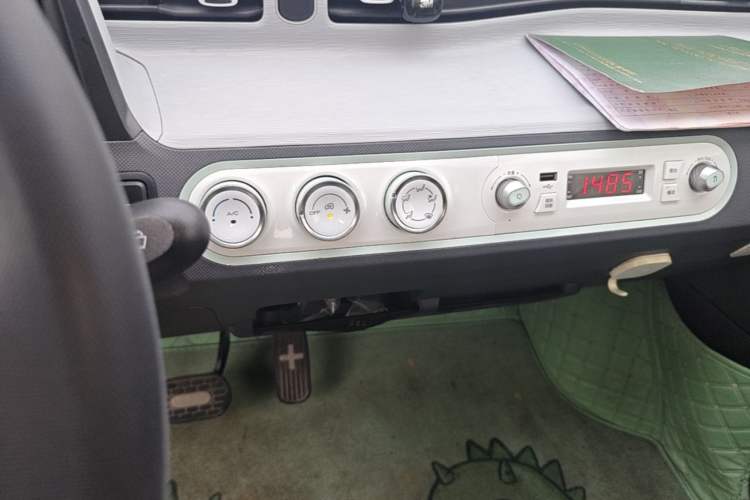 Used Wuling Hongguang MINIEV 2020 Zizai Version Lithium-NMC Audio And AC Panel
