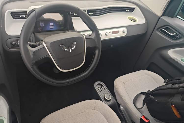 Used Wuling Hongguang MINIEV 2020 Freedom Version Lithium Iron Phosphate Center Console