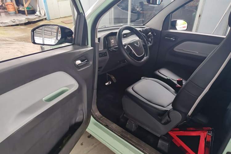 Used Wuling Hongguang MINIEV 2020 Zizai Version Lithium-NMC Driver Seat