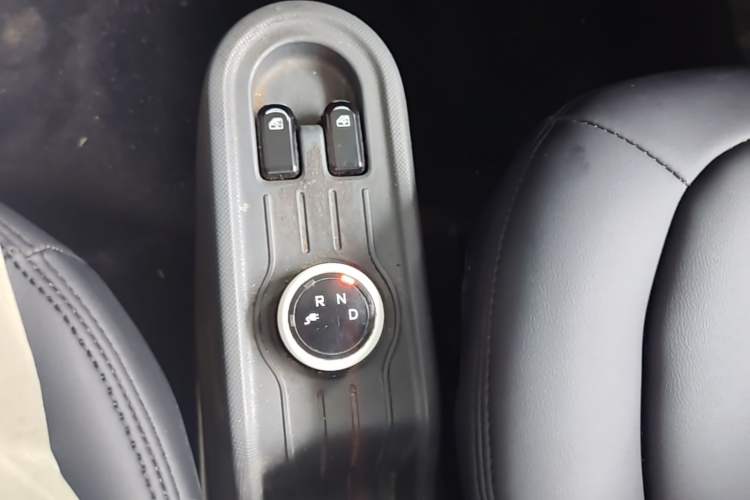 Used Wuling Hongguang MINIEV 2020 Zizai Version Lithium-NMC Gear Lever