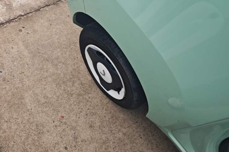 Used Wuling Hongguang MINIEV 2020 Freedom Version Lithium Iron Phosphate Right Rear Wheel Hub