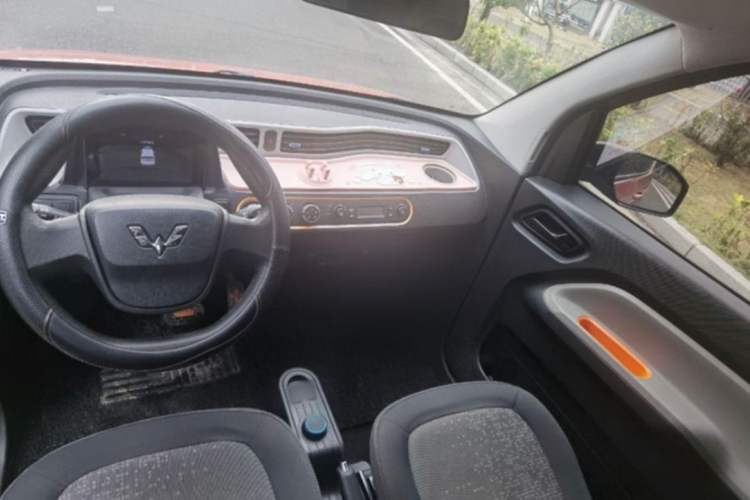 Used Wuling Hongguang MINIEV 2020 Enjoyment Model Lithium Iron Phosphate Interior 1