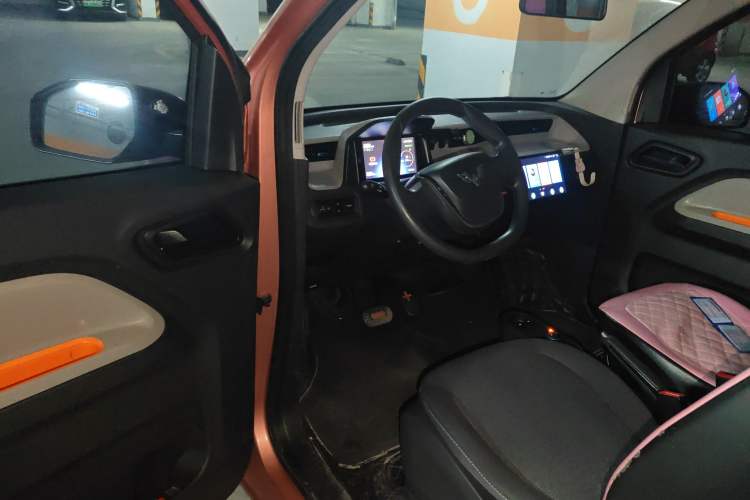 Used Wuling Hongguang MINIEV 2020 Easy Version Lithium-Ion Battery Interior 3