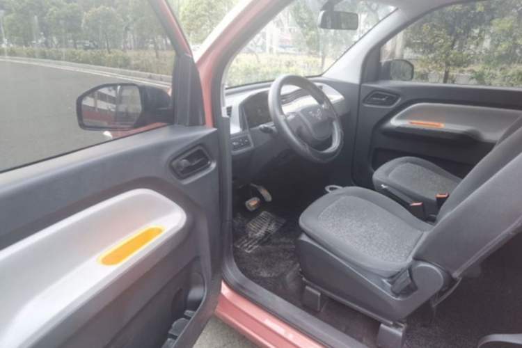 Used Wuling Hongguang MINIEV 2020 Enjoyment Model Lithium Iron Phosphate Interior 4