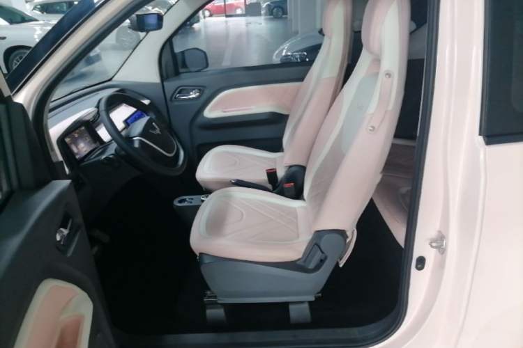 Used Wuling Hongguang MINIEV 2020 Freedom Version Lithium Iron Phosphate Left Front Seat