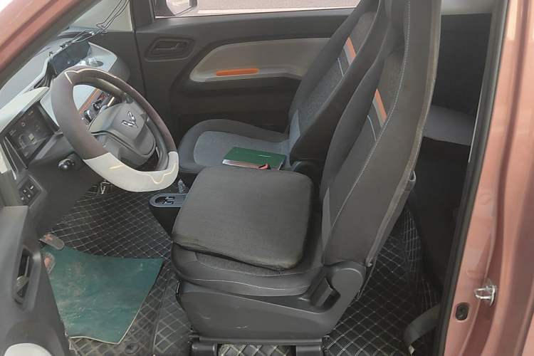 Used Wuling Hongguang MINIEV 2020 Enjoyment Model Lithium Iron Phosphate Left Front Seat