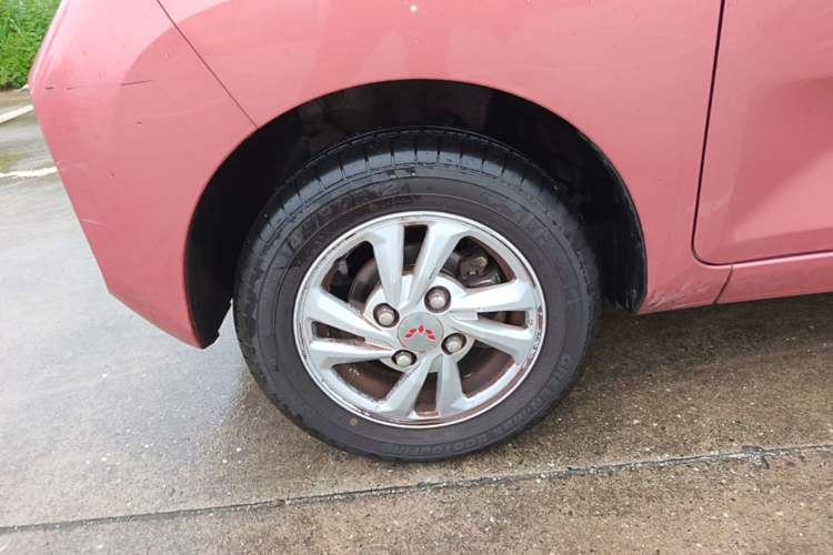 Used Wuling Hongguang MINIEV 2020 Freedom Version Lithium Iron Phosphate Left Front Wheel Hub