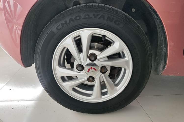 Used Wuling Hongguang MINIEV 2020 Freedom Version Lithium Iron Phosphate Left Front Wheel Hub