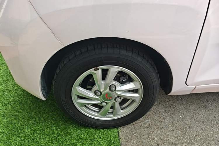 Used Wuling Hongguang MINIEV 2020 Zizai Version Lithium-NMC Left Front Wheel Hub