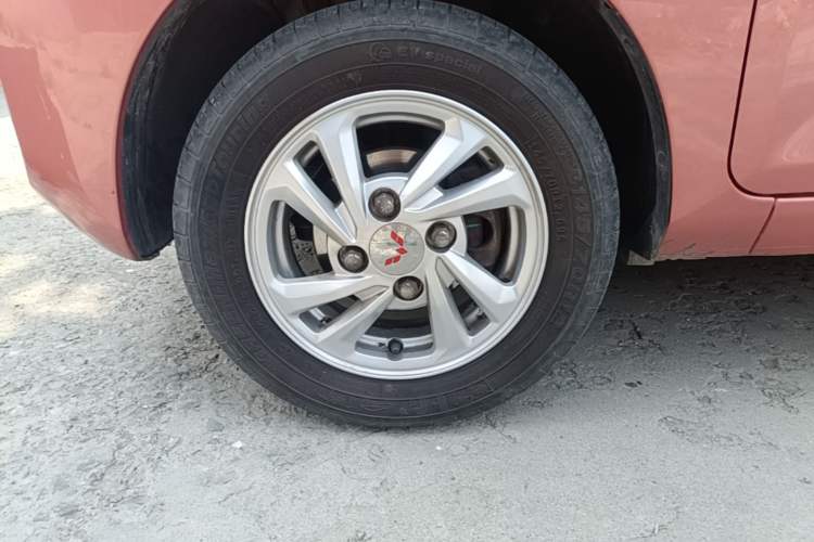 Used Wuling Hongguang MINIEV 2020 Freedom Version Lithium Iron Phosphate Left Front Wheel Hub
