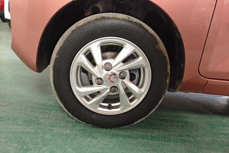Used Wuling Hongguang MINIEV 2020 Freedom Version Lithium Iron Phosphate Left Front Wheel Hub
