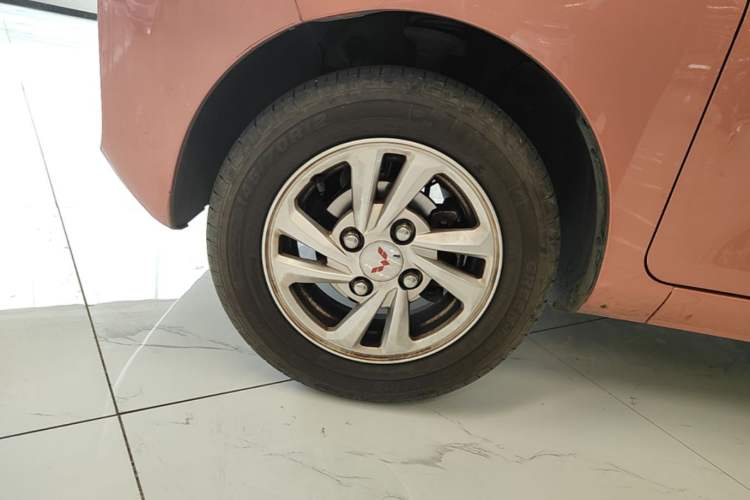 Used Wuling Hongguang MINIEV 2020 Zizai Version Lithium-NMC Left Front Wheel Hub