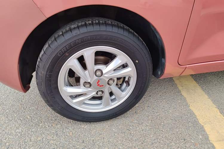 Used Wuling Hongguang MINIEV 2020 Freedom Version Lithium Iron Phosphate Left Front Wheel Hub
