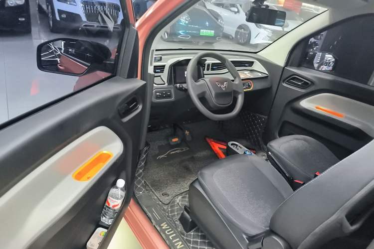 Used Wuling Hongguang MINIEV 2020 Enjoyment Model Lithium Iron Phosphate Driver Seat