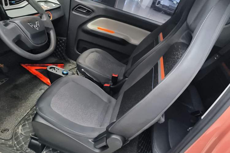 Used Wuling Hongguang MINIEV 2020 Enjoyment Model Lithium Iron Phosphate Left Front Seat