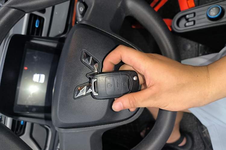 Used Wuling Hongguang MINIEV 2020 Enjoyment Model Lithium Iron Phosphate Vehicle Key
