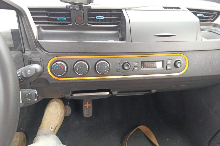 Used Wuling Hongguang MINIEV 2020 Zizai Version Lithium-NMC Audio And AC Panel