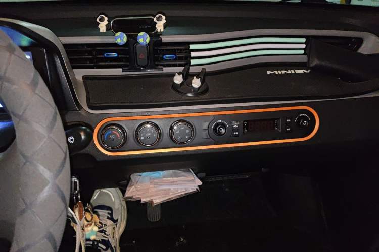 Used Wuling Hongguang MINIEV 2020 Enjoyment Model Lithium Iron Phosphate Audio And AC Panel