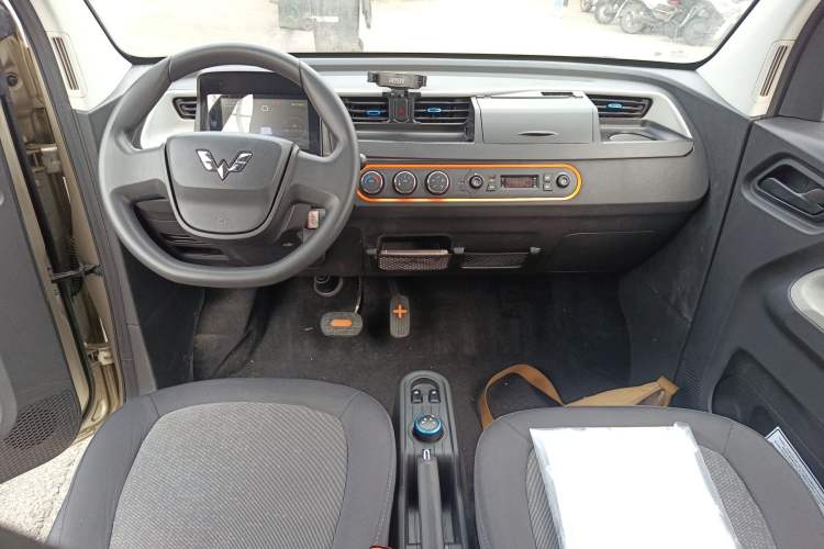 Used Wuling Hongguang MINIEV 2020 Zizai Version Lithium-NMC Center Console