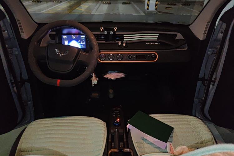 Used Wuling Hongguang MINIEV 2020 Enjoyment Model Lithium Iron Phosphate Center Console