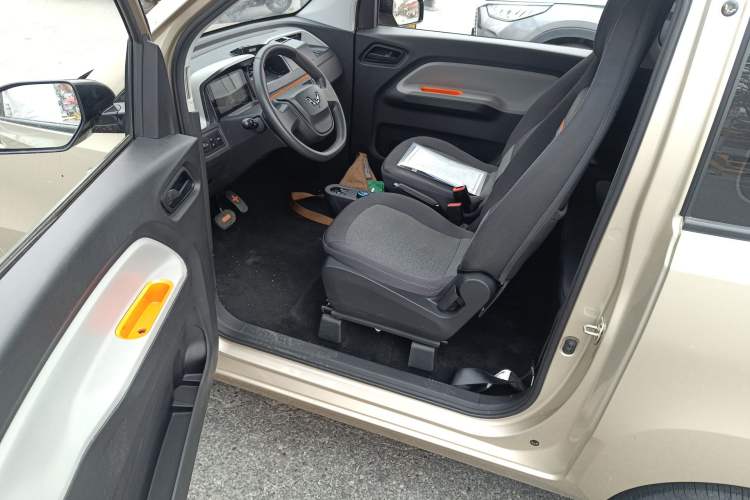Used Wuling Hongguang MINIEV 2020 Zizai Version Lithium-NMC Driver Seat