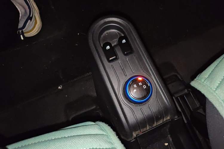 Used Wuling Hongguang MINIEV 2020 Enjoyment Model Lithium Iron Phosphate Gear Lever