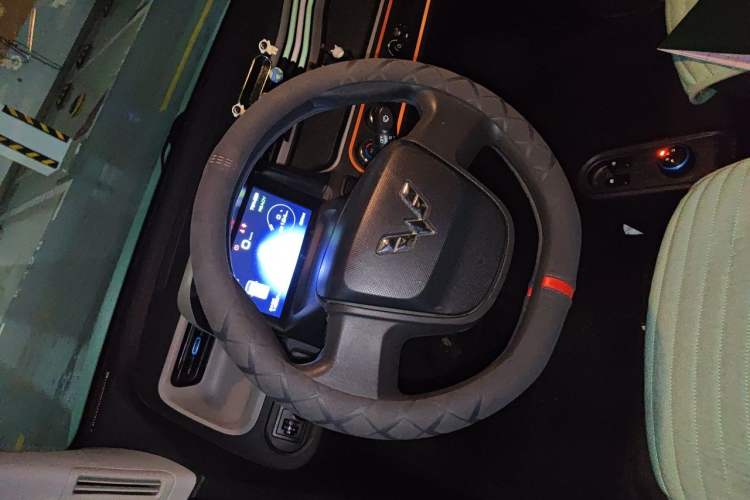 Used Wuling Hongguang MINIEV 2020 Enjoyment Model Lithium Iron Phosphate Steering Wheel