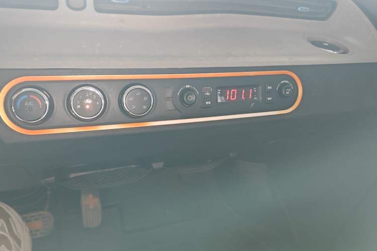 Used Wuling Hongguang MINIEV 2020 Freedom Version Lithium Iron Phosphate Audio And AC Panel