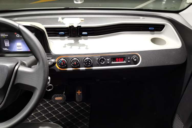 Used Wuling Hongguang MINIEV 2020 Freedom Version Lithium Iron Phosphate Audio And AC Panel