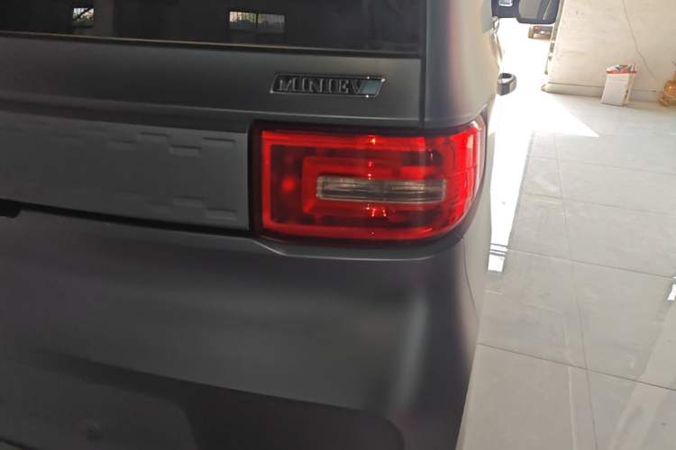 Used Wuling Hongguang MINIEV 2020 Freedom Version Lithium Iron Phosphate Right Rear Taillight