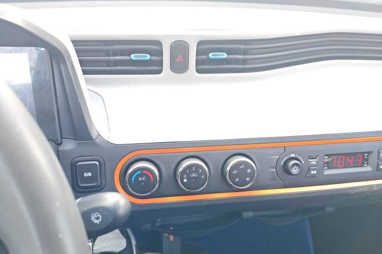 Used Wuling Hongguang MINIEV 2020 Freedom Version Lithium Iron Phosphate Audio And AC Panel