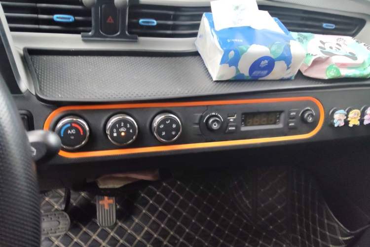 Used Wuling Hongguang MINIEV 2020 Zizai Version Lithium-NMC Audio And AC Panel